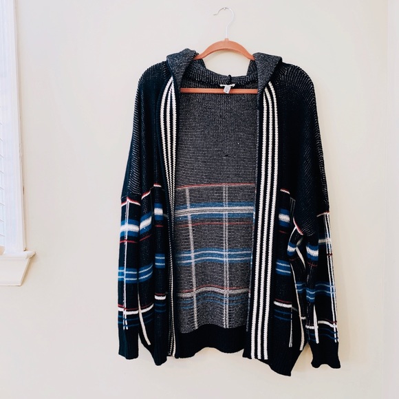 Urban Outfitters Sweaters - Urban Outfitters Sweater🌛